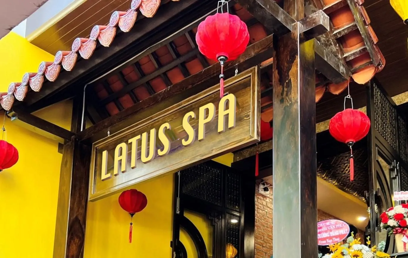 Cổng vào Latus Spa tại KĐT Vạn Phúc