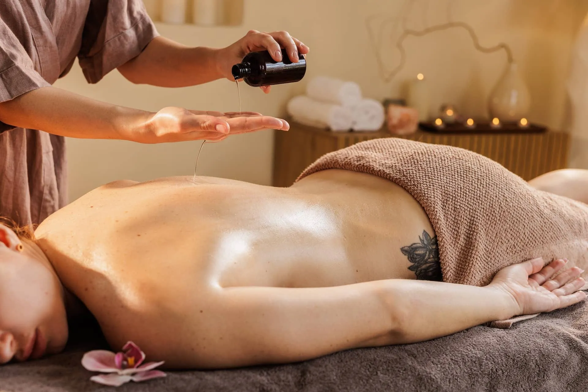 Rót tinh dầu massage