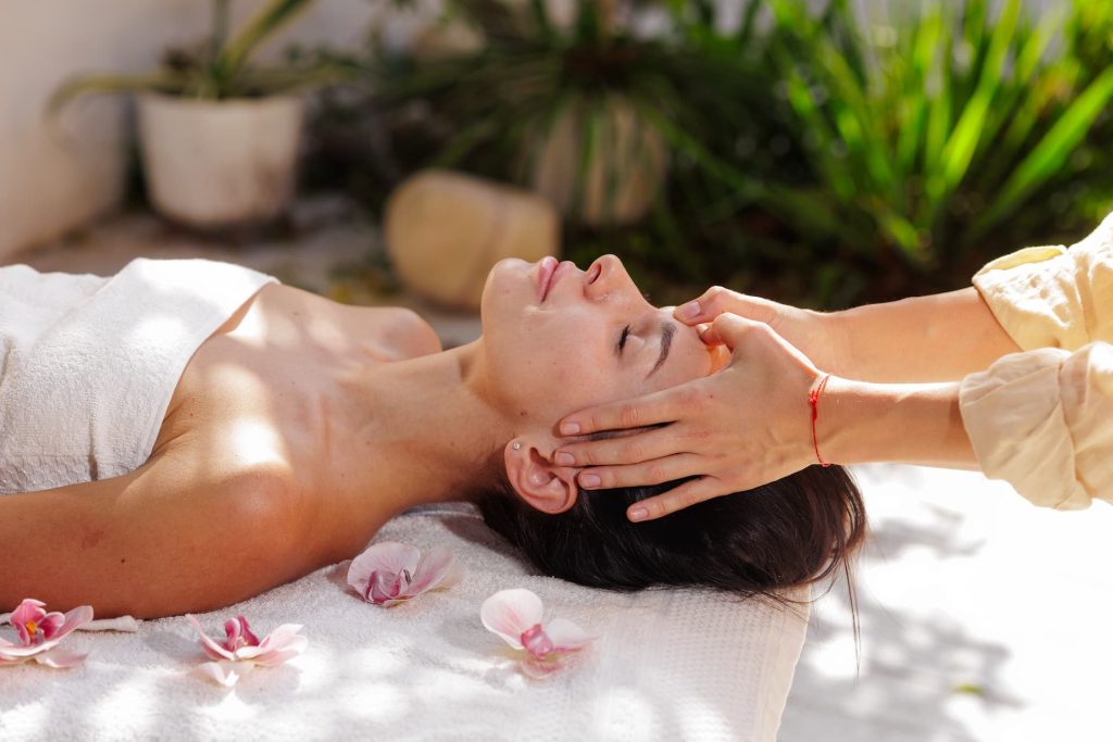 Lợi Ích Của Massage Body, Chân Và Cổ Vai Gáy Đối Với Sức Khỏe Và Tinh Thần
